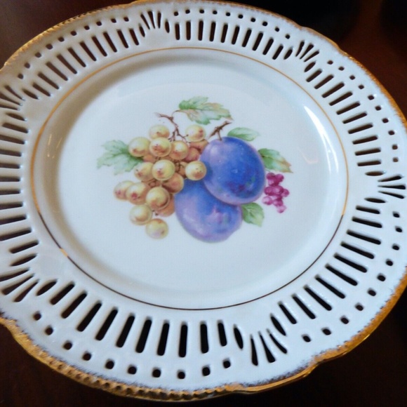 VTG Lot of 4 Schumann Germany Fruit Grape Pattern Pierced Rim 7.5" Salad Plates - Picture 4 of 12